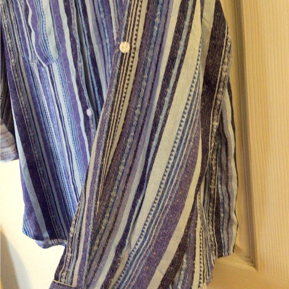Women’s lightweight blouse, size 2XL, multi color blues.